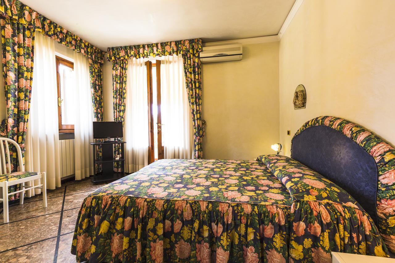Hotel Sonia Forte dei Marmi Exterior photo